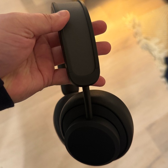 Urbanista Solar Power Noise Canceling Headphones Los Angeles with Case - Picture 2 of 12